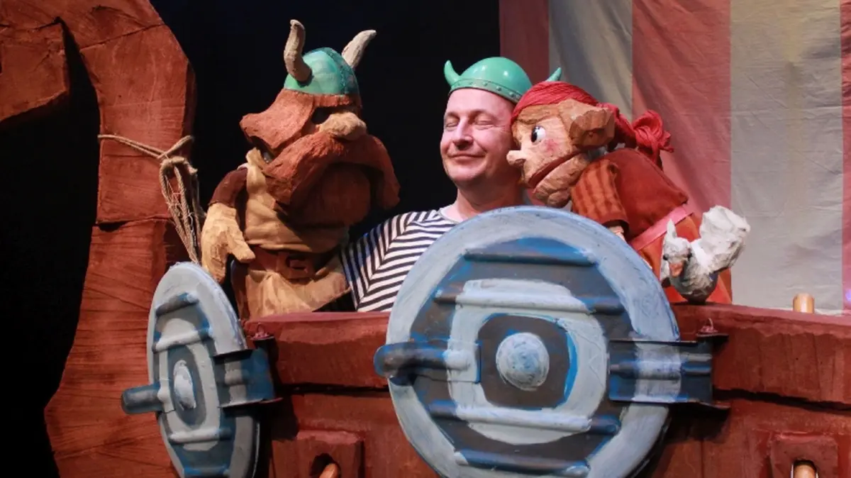 (ohne Überschrift): Torsten Gesser in "LOtta und die Wikinger". TdL, FFO