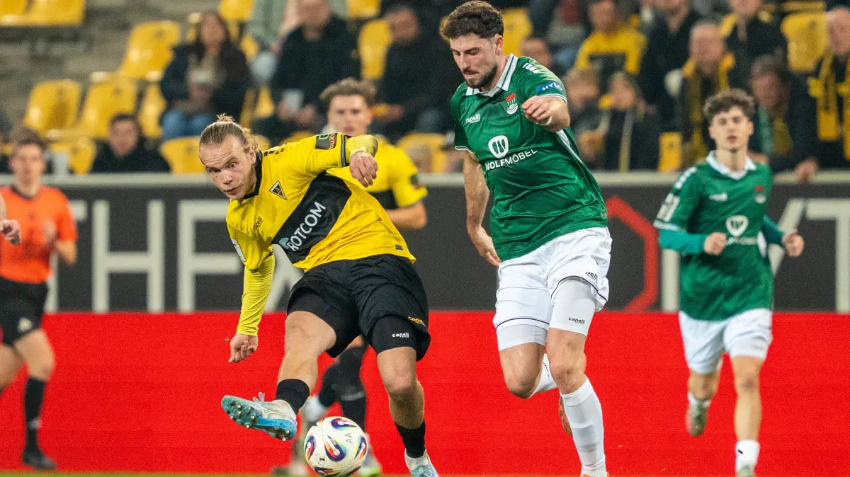 Alemannia Aachen vs. 1. FC Schweinfurt 05, Fussball, 3. Liga, 27. Spieltag, Saison 2025/2026, 04.03.2026: Schuss von Lars Timo Gindorf Alemannia Aachen, 23 Alemannia Aachen vs. 1. FC Schweinfurt 05, Fussball, 3. Liga, 27. Spieltag, Saison 2025/2026, 04.03.2026 DFB REGULATIONS PROHIBIT ANY USE OF PHOTOGRAPHS AS IMAGE SEQUENCES AND/OR QUASI-VIDEO Alemannia Aachen vs. 1. FC Schweinfurt 05, Fussball, 3. Liga, 27. Spieltag, Saison 2025/2026, 04.03.2026 Aachen *** Shot by Lars Timo Gindorf Alemannia Aachen, 23 Alemannia Aachen vs 1 FC Schweinfurt 05, Football, 3 Liga, Matchday 27, Season 2025 2026, 04 03 2026 DFB REGULATIONS PROHIBIT ANY USE OF PHOTOGRAPHS AS IMAGE SEQUENCES AND OR QUASI VIDEO Alemannia Aachen vs 1 FC Schweinfurt 05, Football, 3 Liga, Matchday 27, Season 2025 2026, 04 03 2026 Aachen Copyright: xEibner-Pressefoto/J.xDerondeaux EP_JDU