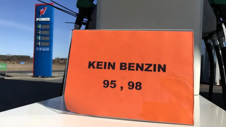Ansturm an der Grenze, Benzin an Tankstelle ausverkauft