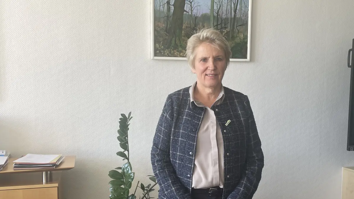 Die amtierende Landrätin im Landkreis Uckermark, Karina Dörk (CDU), kandidiert erneut für den Posten. Herausgefordert wird sie von Felix Teichner (AfD). Die Wahl findet am 19. April statt.