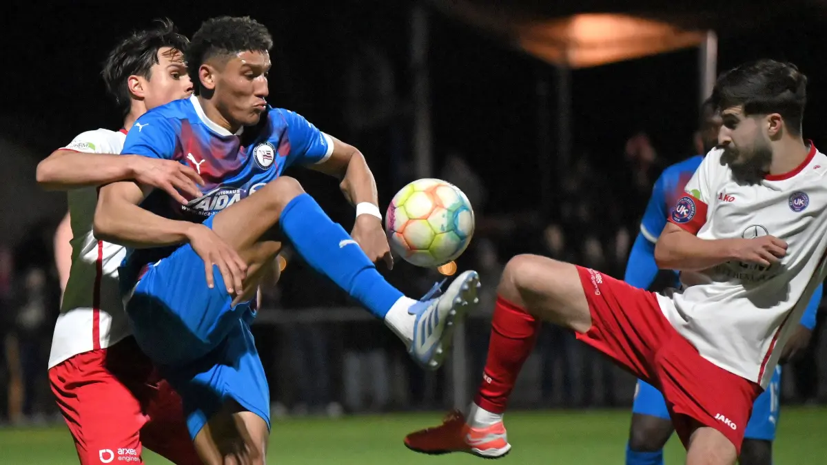 Fussball : Klosterfelde, Fussball Oberliga Nord Punktspiel, Union Klosterfelde - Tasmania Berlin, v.l. Emil Ian Marley Gustavus, Pedro Vitor Cruz Magalhaes und Gentuar Durmishi Union
FOTO BENK 06.03.2026