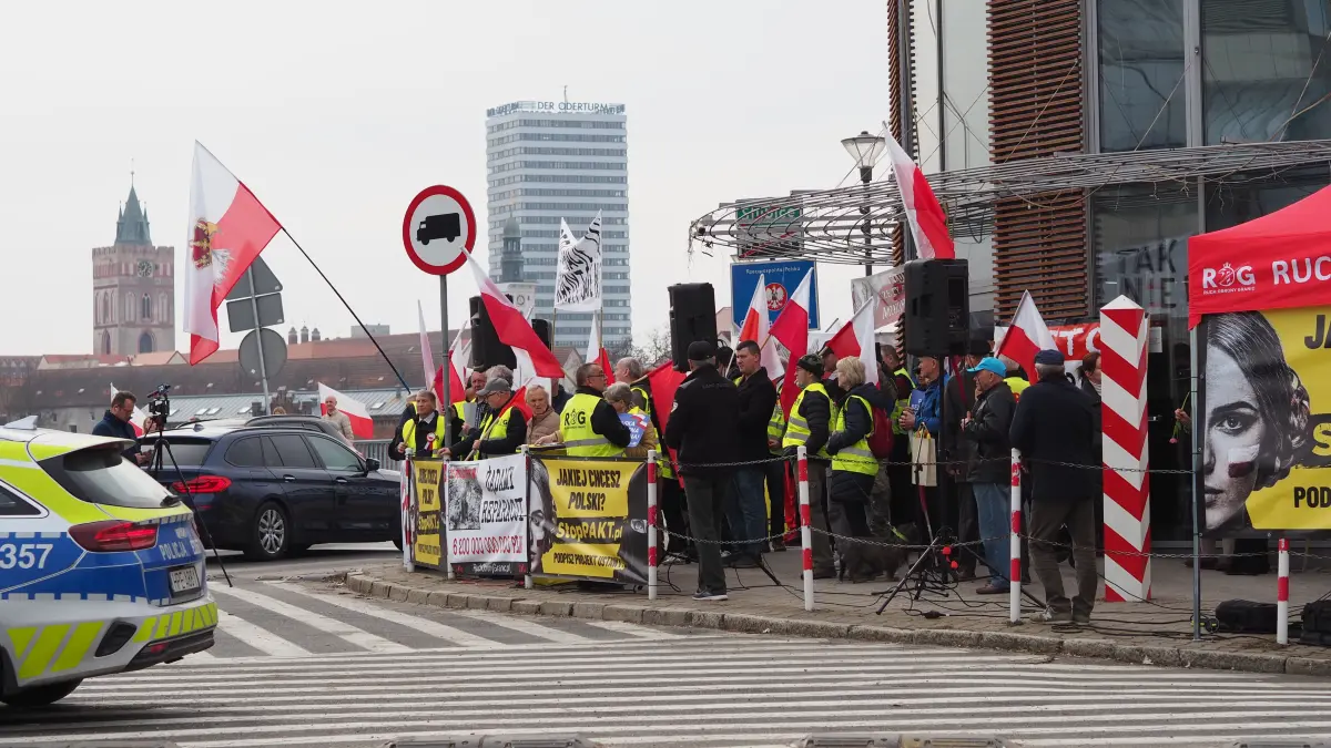 Demo in Polen: In Slubice demonstrieren Anhänger der selbsternannten "Grenzschutzbewegung". Was sie fordern.