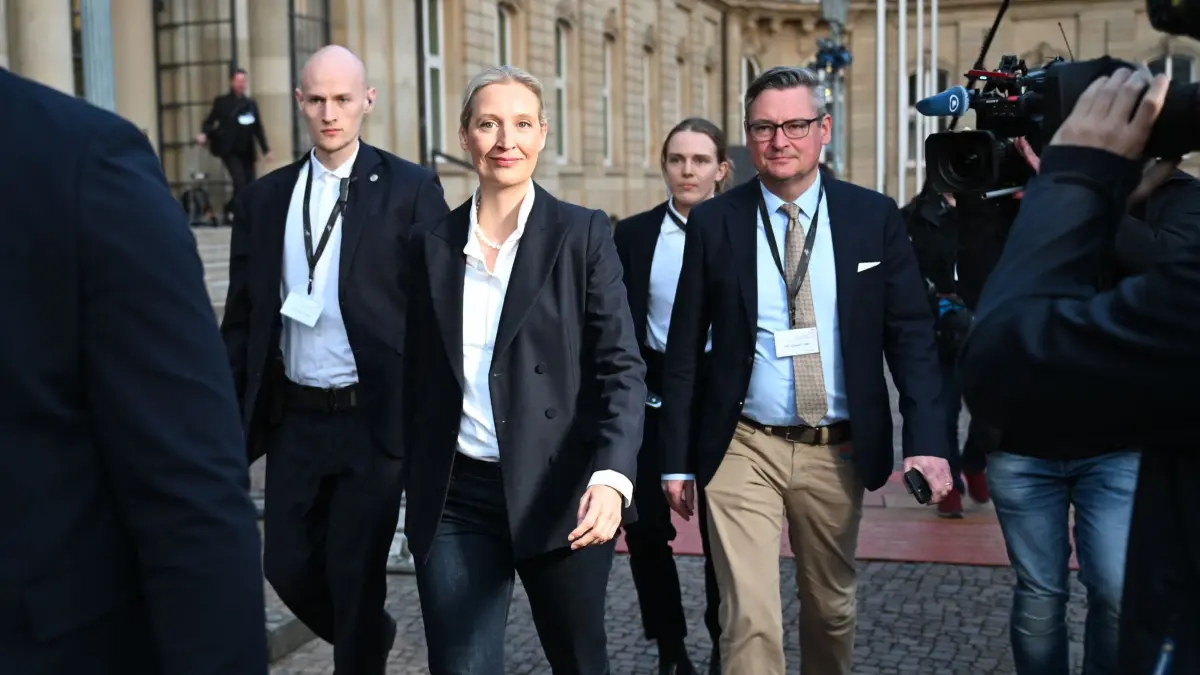 Landtagswahl in Baden-Württemberg: 08.03.2026, Baden-Württemberg, Stuttgart: Alice Weidel, Bundesvorsitzende der AfD, geht zum TV-Studio der ARD. Am 08. März fand in Baden-Württemberg die Landtagswahl satt. Foto: Markus Lenhardt/dpa +++ dpa-Bildfunk +++