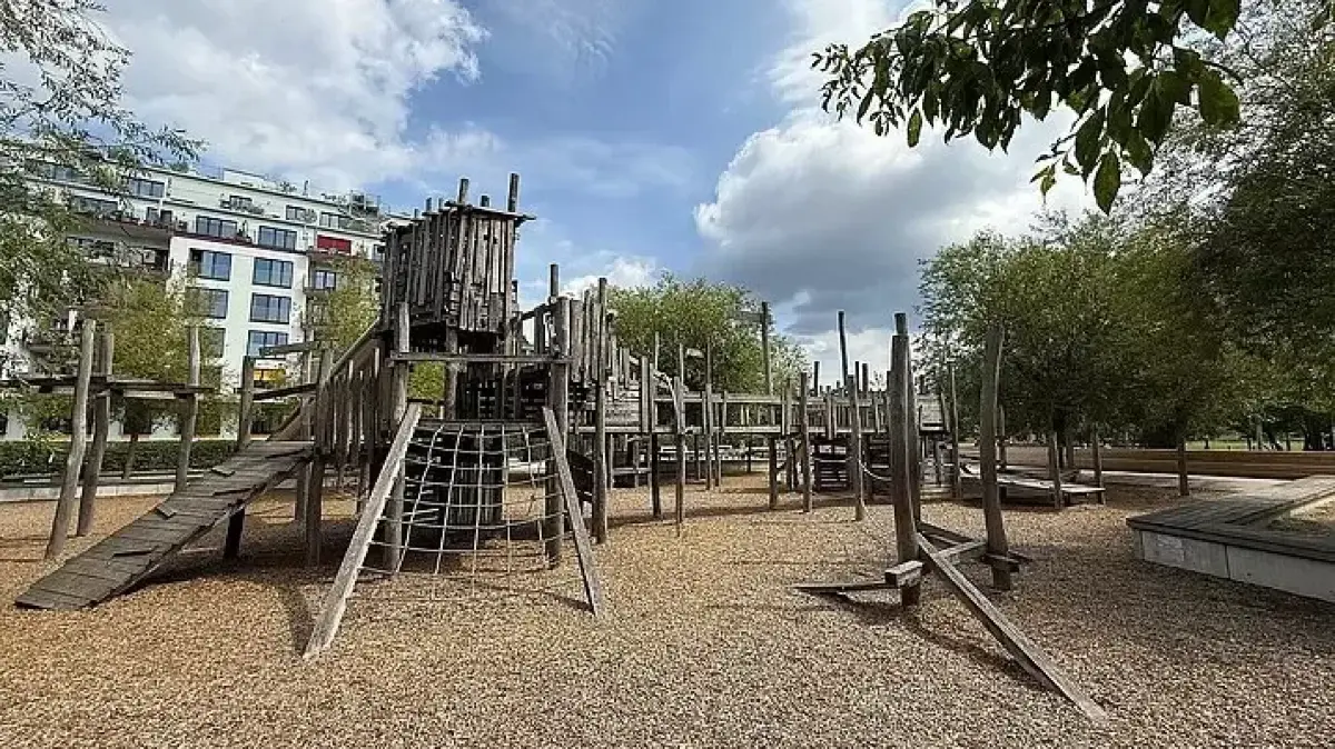 Alles morsch: Der 2013 eröffnete Spielplatz im Park am Gleisdreieck in Berlin muss derzeit generallüberholt werden.