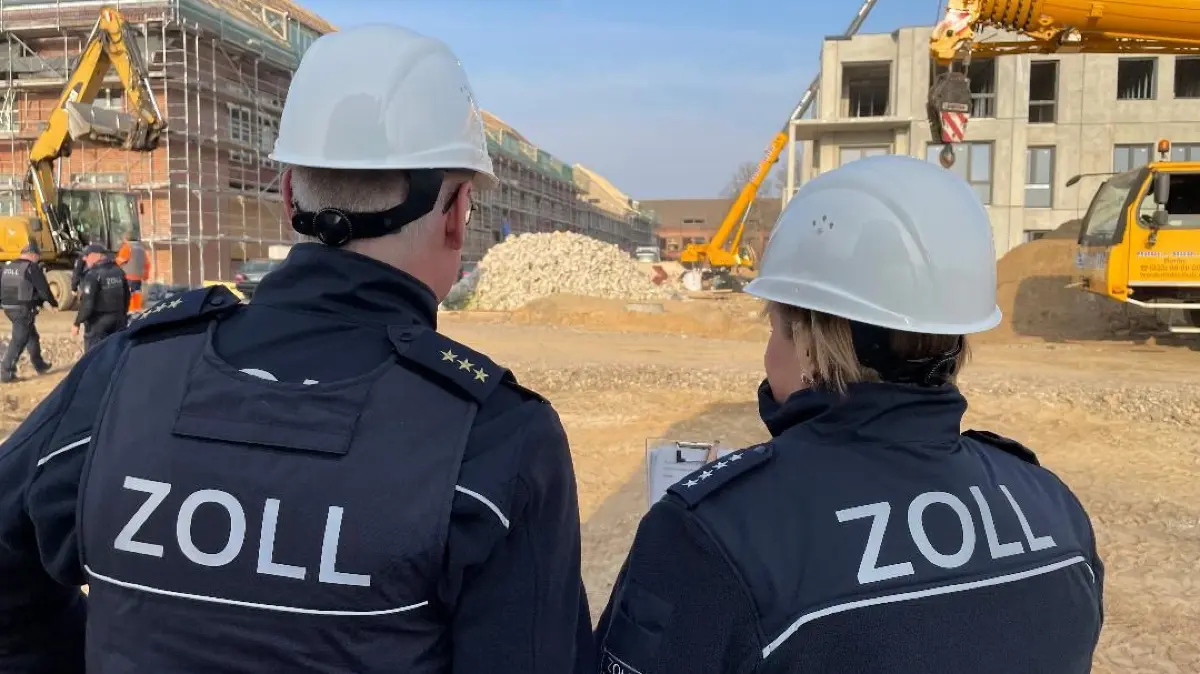 Zollkontrolle Schwarzarbeit in Bernau Großbaustelle ehemaliges Heeresbekleidungsamt