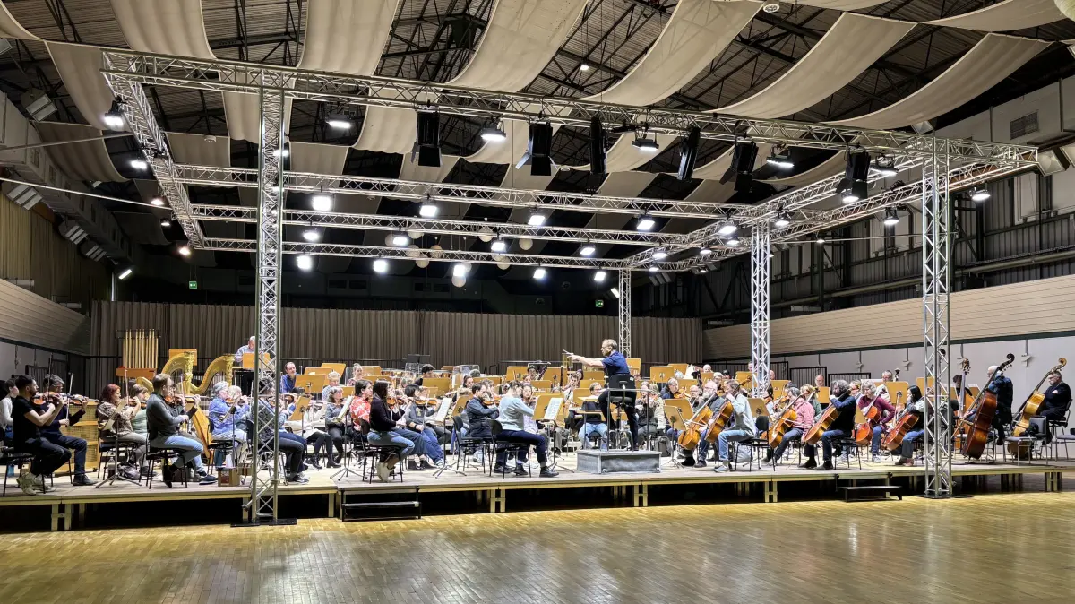 Auszug aus der Konzerthalle in Frankfurt (Oder): Das Brandenburgische Staatsorchester Frankfurt (BSOF) probt seit Kurzem in der Messehalle 2.