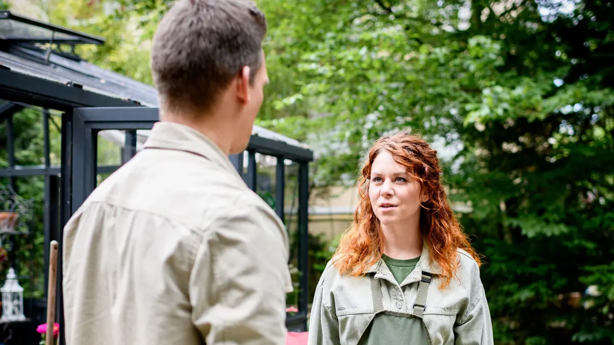 Bei „Sturm der Liebe“ gibt Fanny (Johanna Graen) Marlon (Frederik Bott) überraschend einen Korb.