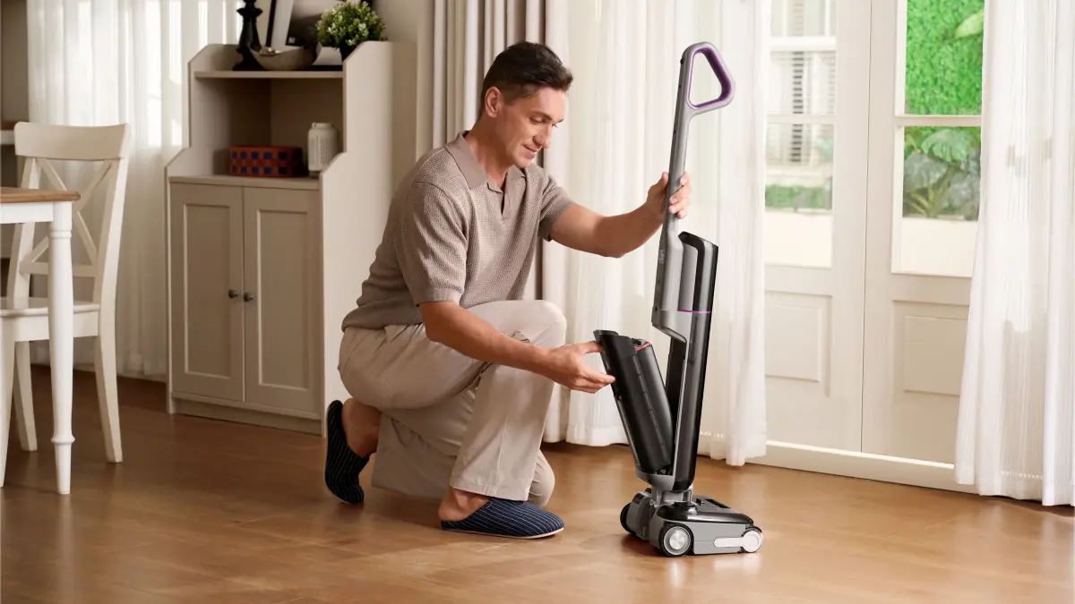 Eureka FloorShine 880. Die Bodenreinigung übernimmt die Maschine, diese muss dann aber teils vom Menschen nachbearbeitet werden.