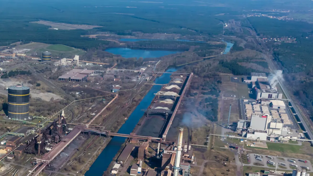 Schon jetzt sorgt die Industrie für warme Wohnungen in Eisenhüttenstadt. Künftig soll auch die Papierfabrik der Progroup dabei eine Rolle spielen.
