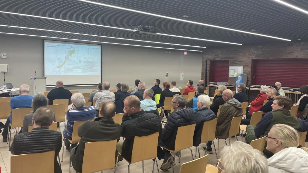 Wie heizt Strausberg in Zukunft? Bei einer Bürgerveranstaltung erklärten Stadt, Stadtwerke und Gutachter den neuen Plan für die Wärmewende.