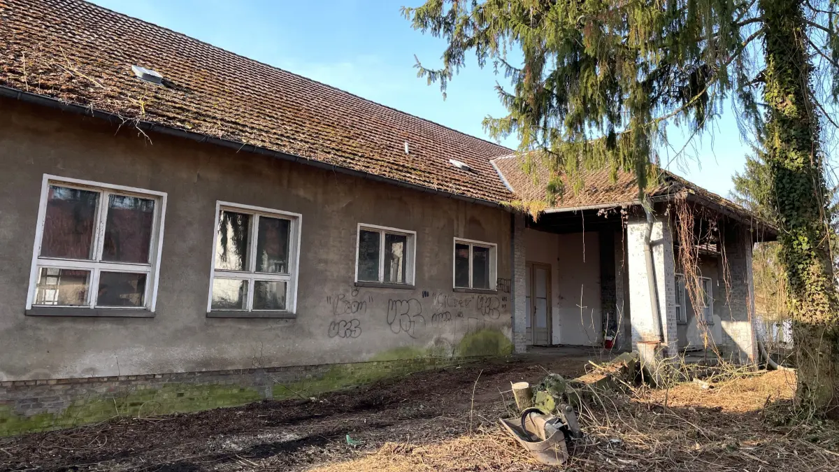 Aus dem Dornröschenschlaf geweckt: Rund 30 Jahre lang hatte das Landambulatorium Letschin leer gestanden. Bereits im nächsten Jahr soll es seiner neuen Nutzung übergeben werden.