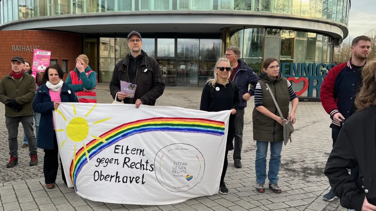 Clemens Rostock Grüne Demonstration gegen Sicherheitspartnerschaft Hennigsdorf von CDU AfD und Unabhängige beschlossen