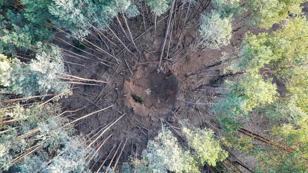 Enorme Sprengkraft hatten die drei 250-Kilo-Bomben, die im Borgsdorfer Wald kontrolliert gesprengt wurden. Es kam aber immer wieder zu Verzögerungen, weil sich Personen illegal im Sperrkreis aufgehalten haben. Das führt zu zu Konsequenzen.
