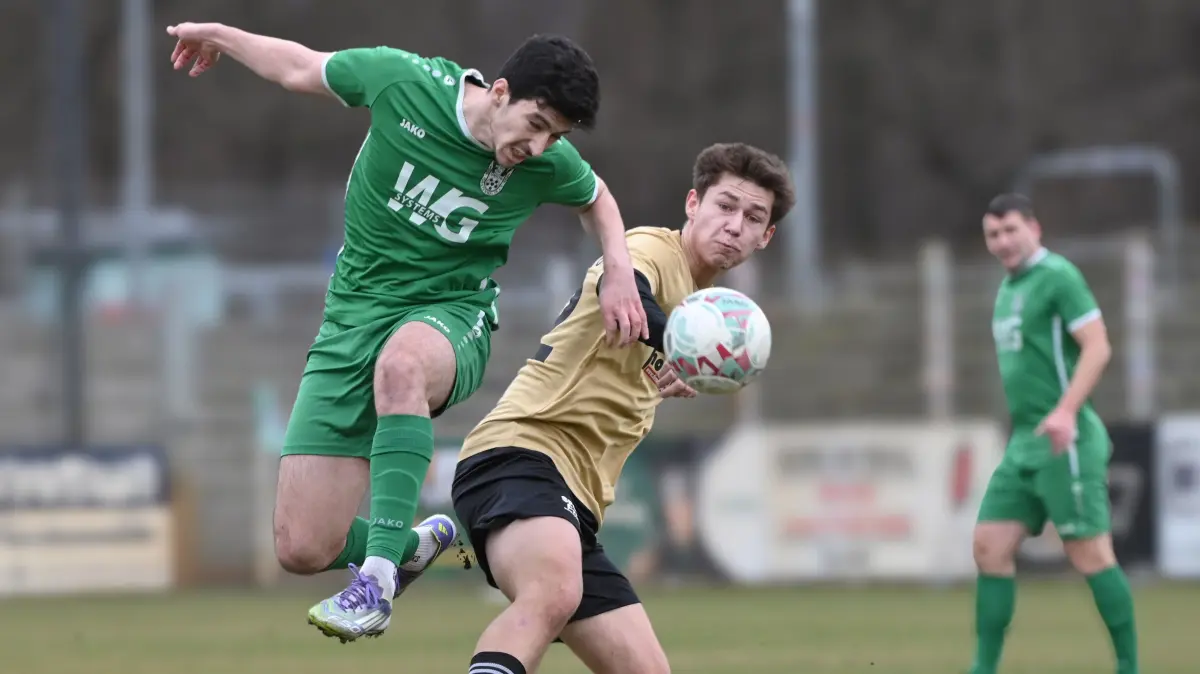 Fussball : Fürstenwalde, Fussball Brandenburgliga, Union Fürstenwalde - Einheit Bernau, Mohammed I. M. Abushammala über Ksawier Mlynski
14.03.2026 FOTO BENK