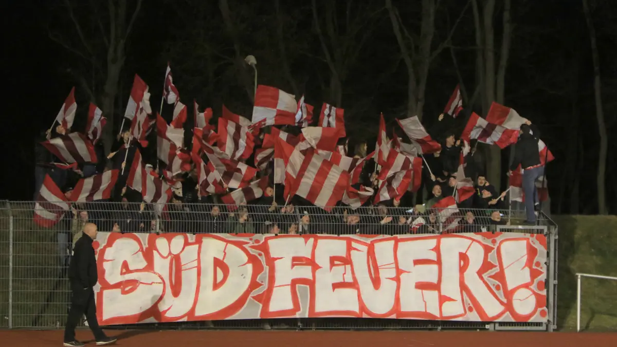 Fans des BSC Süd beim Spiel der Brandenburgliga in Neuruppin