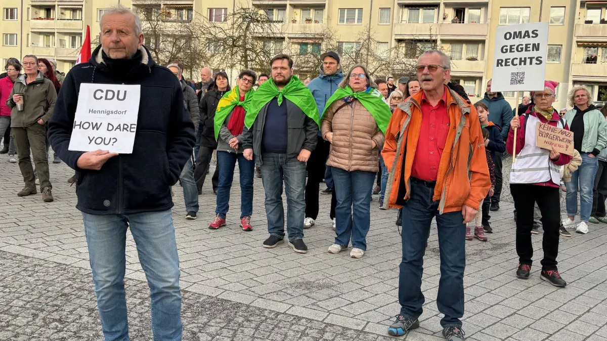 Demo gegen Sicherheitspartnerschaft in Hennigsdorf 13. Februar 2026 Rathausplatz