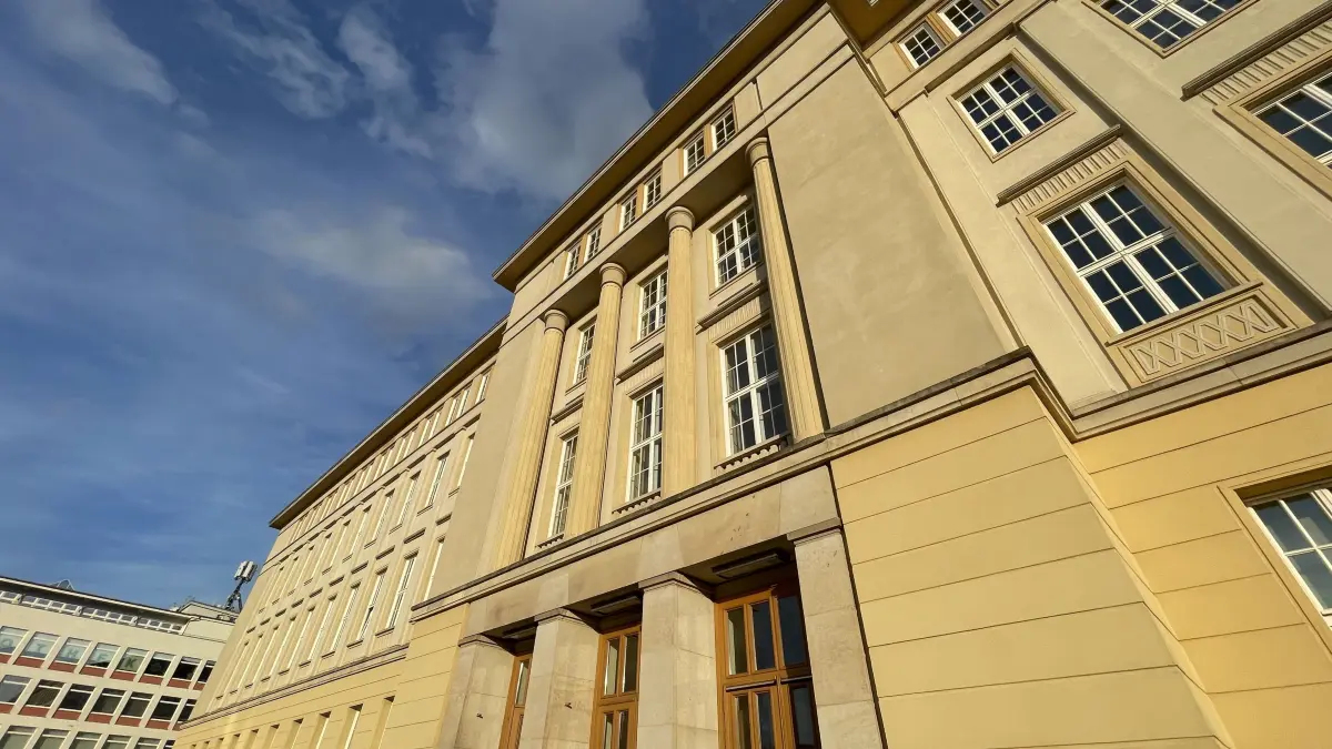 Ein neuer Leitungsposten in der Verwaltung des Rathauses in Eisenhüttenstadt sorgt für Verwunderung. Was sind die Gründe?