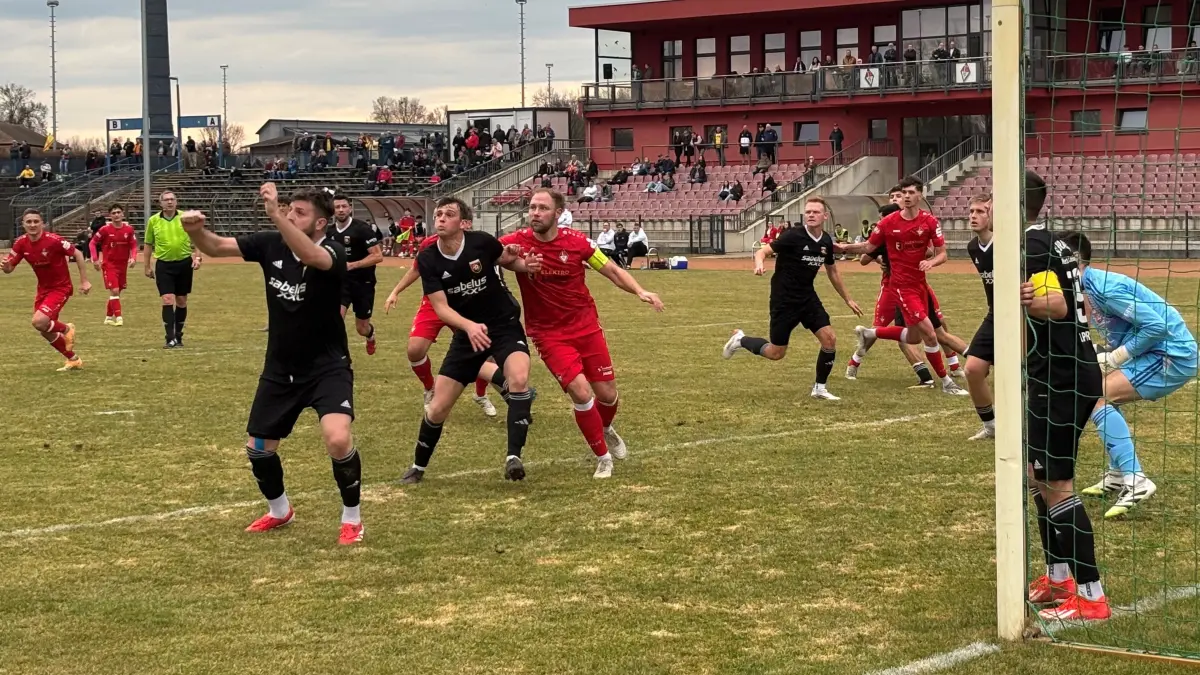 Der 1. FC Frankfurt steht nach dem 4:1 gegen Eintracht Miersdorf/Zeuthen auf Platz 2 der Fußball-Brandenburgliga.