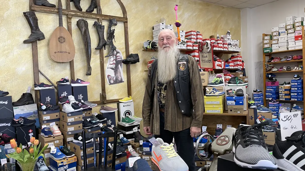 Mit ‚Künu’s Schuhe‘ betreibt Manfred Kühnelt den letzen Schuhladen der einstigen Schuh-Stadt Storkow.