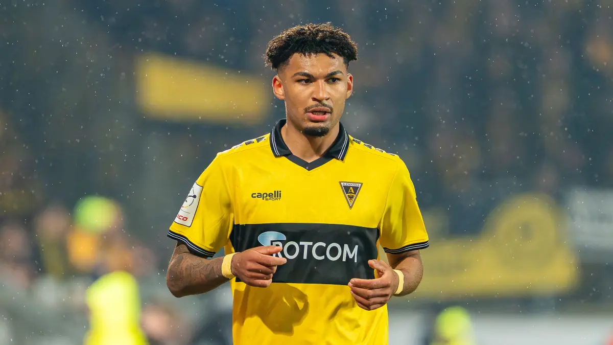Laut Schiedsrichter-Experte Babak Rafati hätte Joel da Silva Kiala von Alemannia Aachen früh im Spiel gegen Energie Cottbus die Rote Karte sehen müssen.