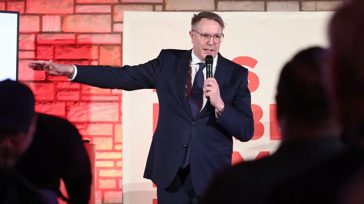 Rhineland-Palatinate State Premier and top candidate of the Social Democratic Party (SPD) Alexander Schweitzer speaks at a campaign event on March 17, 2026 in Neuwied, Western Germeny, prior to the upcoming state elections in Rhineland-Palatinate on March 22, 2026. (Photo by Hannes P. Albert / AFP)