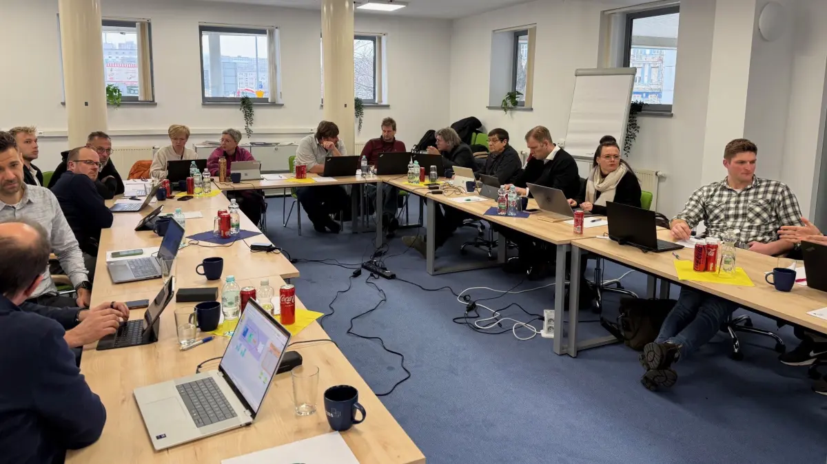 Teilnehmer des KI-Projektes von BVMW und Viadrina bei einem Workshop in Frankfurt (Oder).