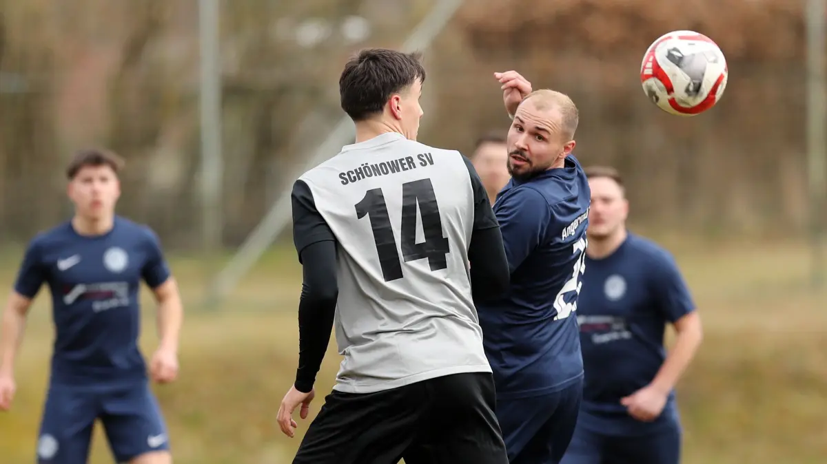 Schönow, 15.03.2026, FB LL 18. ST: Schönower SV - Angemünder FC 1:0, Marvin Jaskolka (rechts)