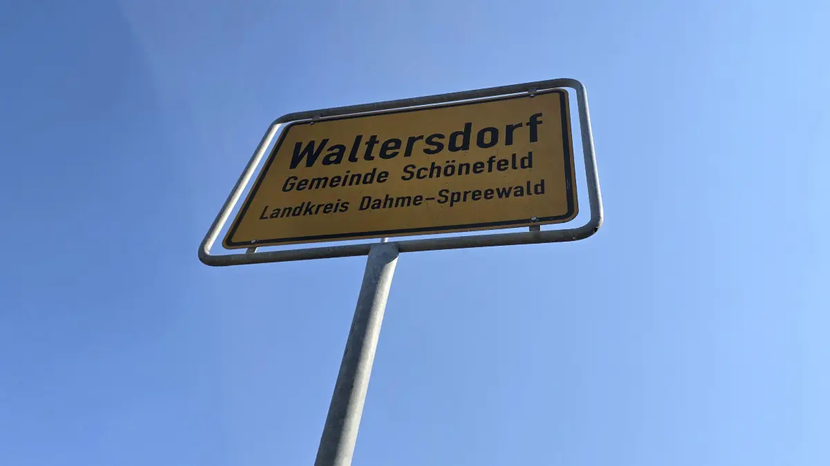 Waltersdorf im Schatten des Flughafen BER. Weil gestreikt wird gibt es heute keinen Flugverkehr. Dominique Reykowski