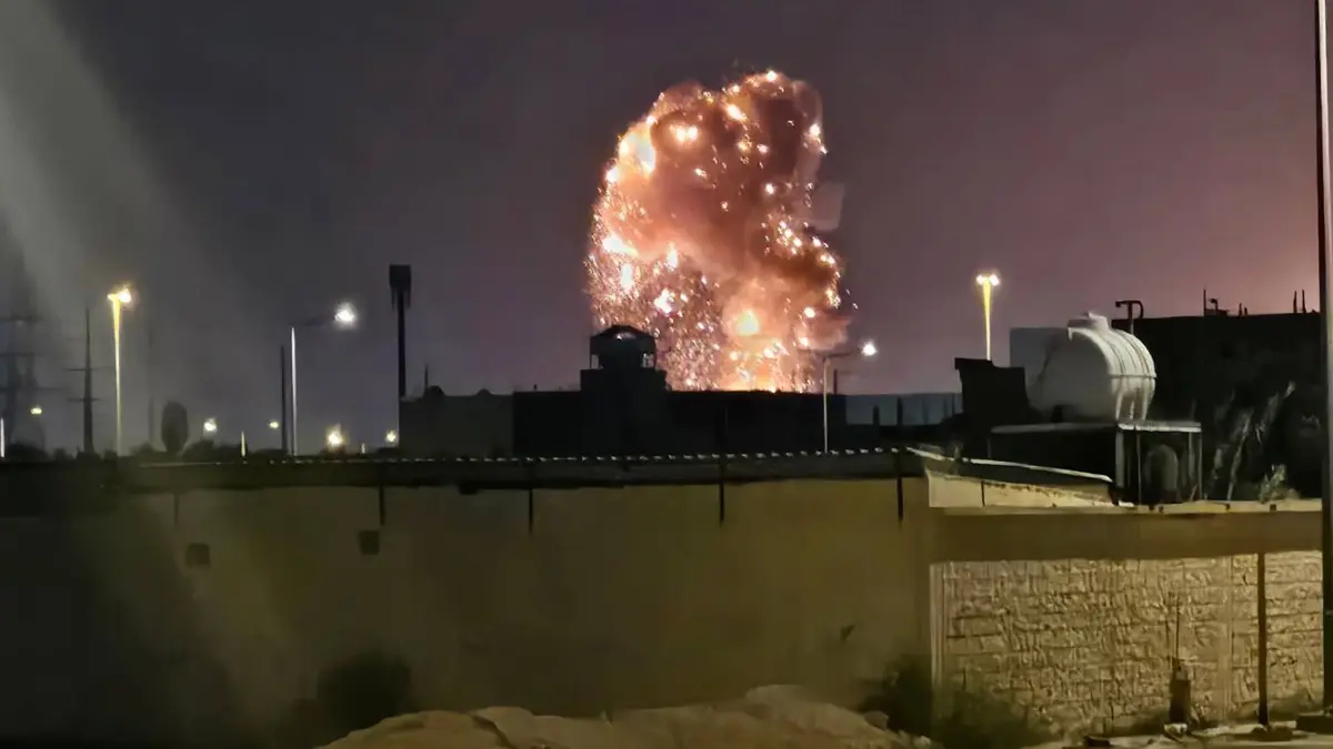 Iran-Krieg - Riad: 18.03.2027, Saudi-Arabien, Riad: Ein Feuerball steigt nach einer Explosion in Riad, Saudi-Arabien, in die Höhe. Foto: -/Xinhua/dpa +++ dpa-Bildfunk +++