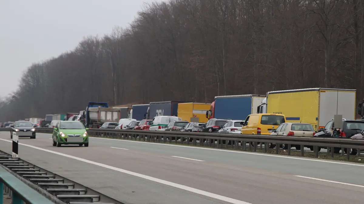Sperrung der A12 Freitagmorgen (20.03.) zwischen Storkow und Fürstenwalde. Richtung Frankfurt (Oder) geht nichts mehr.