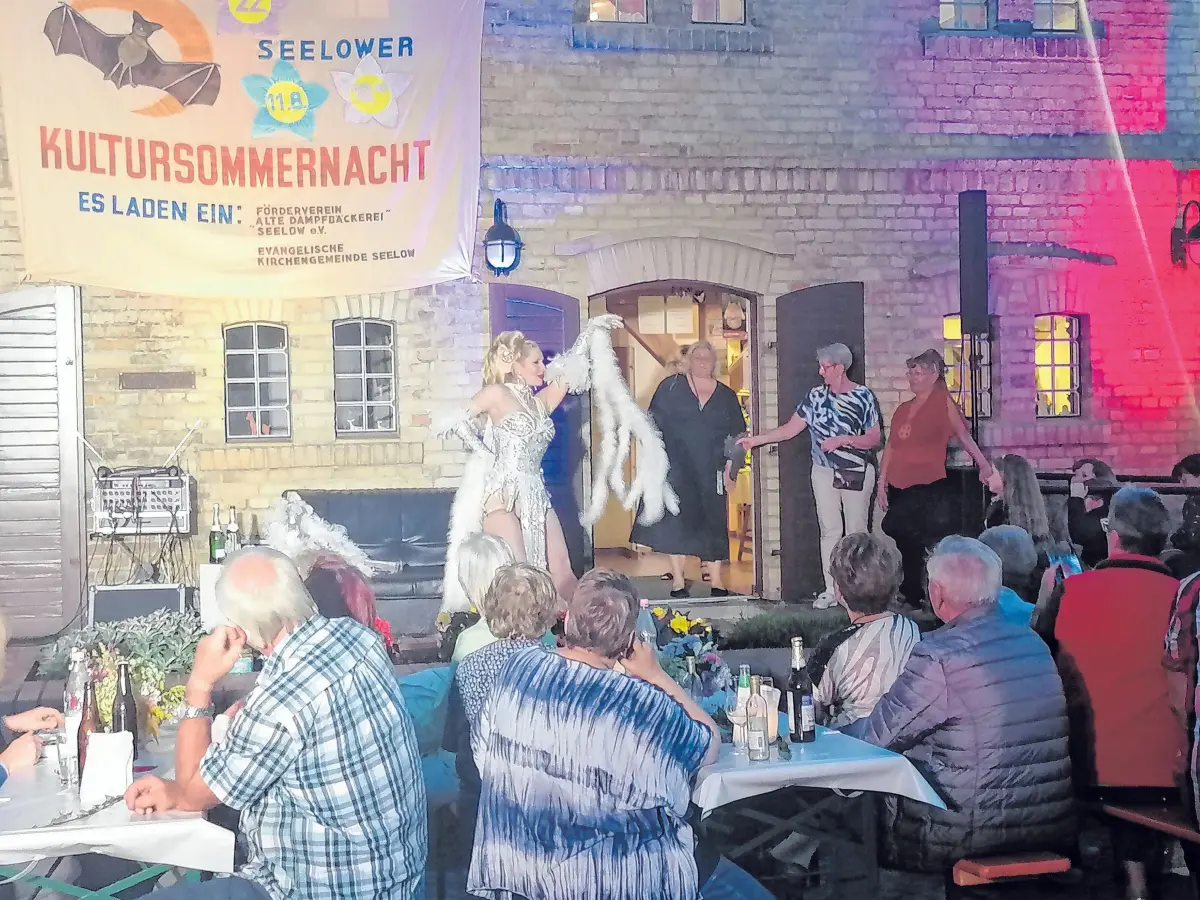 Jedes Jahr lockt die Kultursommernacht Hunderte ins Kirchviertel. Geboten werden Musik, Ausstellung, Feuershows und mehr. In diesem Jahr gibt es am 14. August die 25. Auflage. ⇥Fotos: Doris Steinkraus