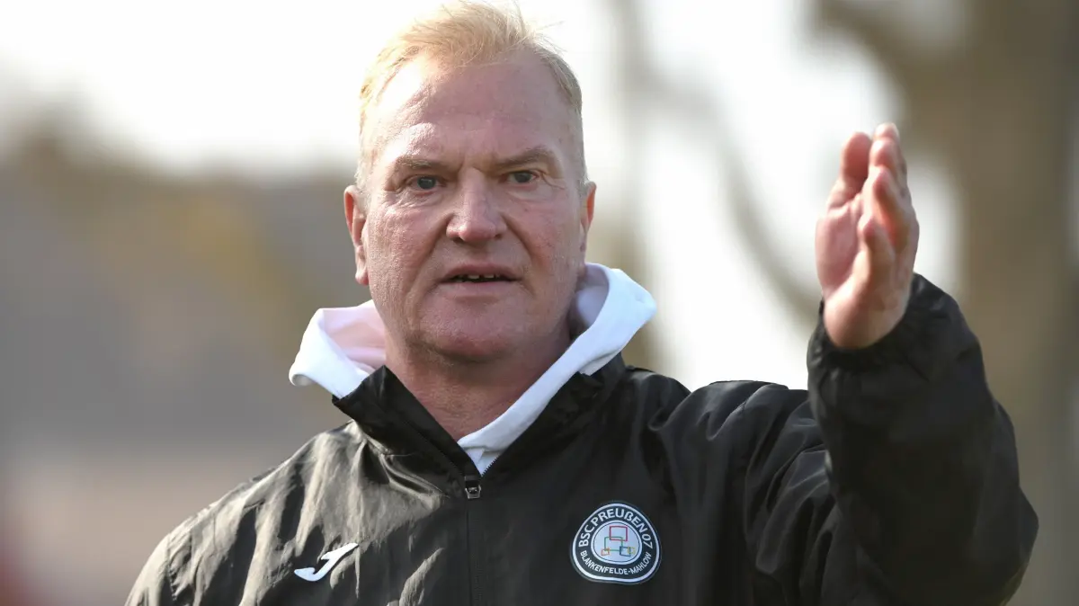 Fussball : Schöneiche, Fussball Brandenburgliga, Germania Schöneiche - BSC Preußen, Trainer Uwe Bialon
FOTO BENK 21.03.2026