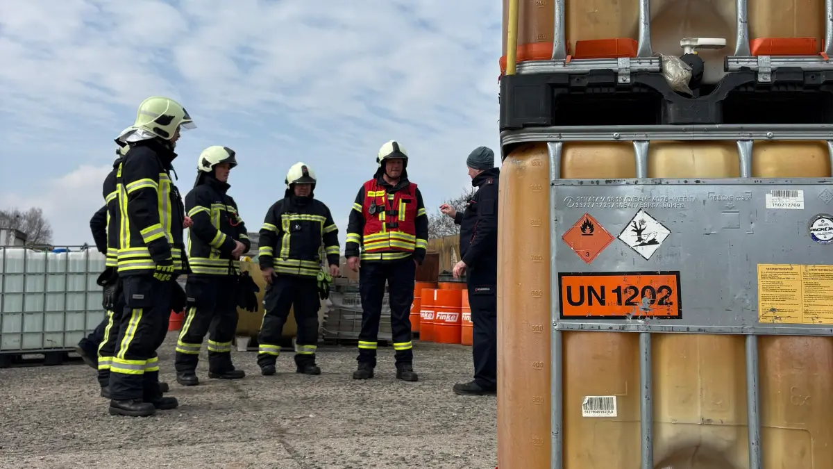 Feuerwehren aus Brieskow-Finkenheerd und Neuzelle bei einer Übung für Führungskräfte