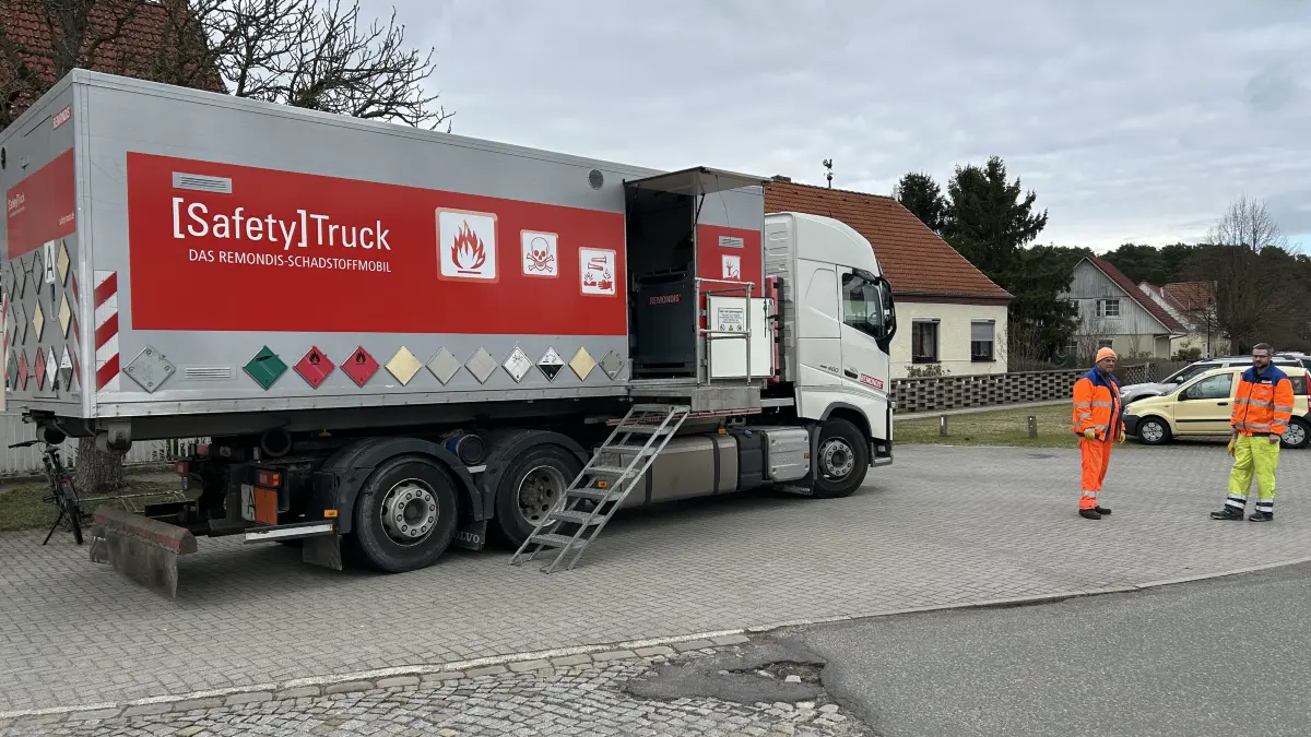 Das Schadstoffmobil bei einem Halt in Berkenbrück. Bis Anfang April fährt es etliche Orte im Landkreis Oder-Spree an.