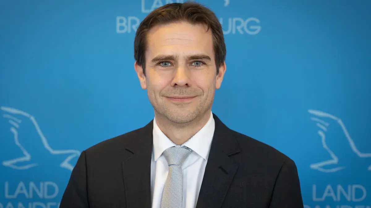 Brandenburger Landesregierung: ARCHIV - 18.03.2026, Brandenburg, Potsdam: Markus Niggemann, Staatssekretär im Ministerium für Wirtschaft, Energie, Klimaschutz und Europa (MWEKE). (zu dpa: «Markus Niggemann ist neuer Polen-Beauftragter Brandenburgs») Foto: Soeren Stache/dpa +++ dpa-Bildfunk +++