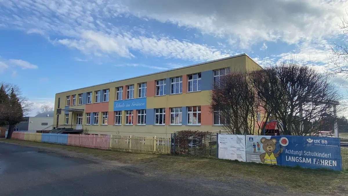 Schule im Grünen in Alt Zeschdorf