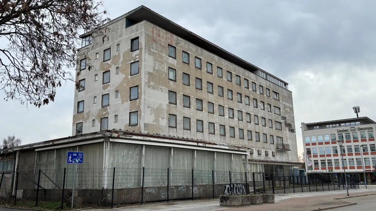 Lost Place in Eisenhüttenstadt: Das ehemalige Hotel Lunik steht weiterhin vor einer unklaren ZUkunft