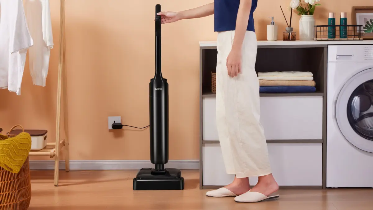 Eureka FloorShine460. Basisstation ohne viel Schnickschnack.