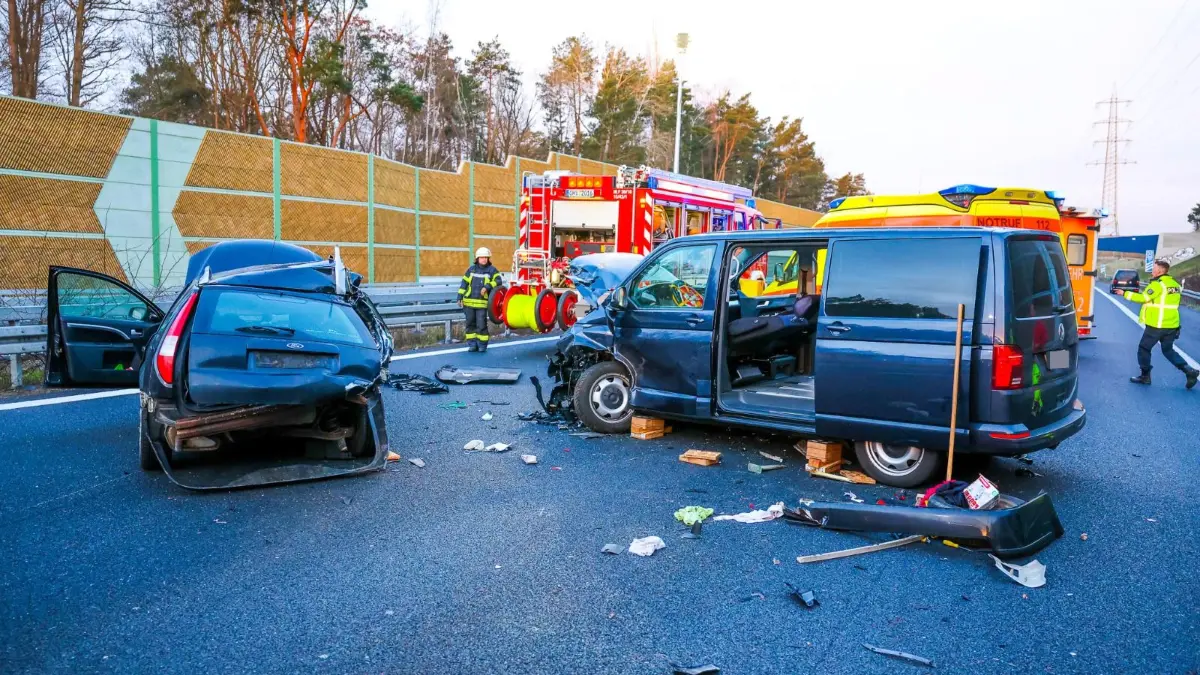 Unfall auf der A10 - Autobahn - zwischen den Anschlussstellen Mühlenbeck und Birkenwerder kommt es zu gleich zwei Verkehrsunfällen innerhalb kurzer Zeit