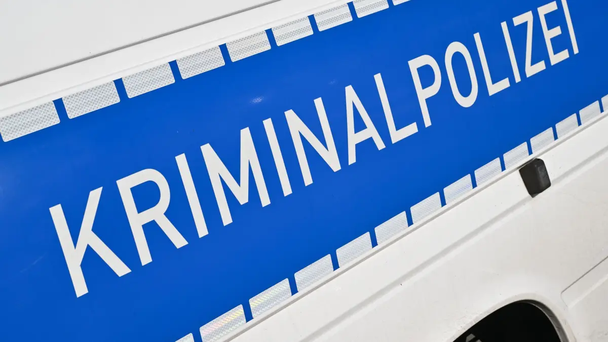 Polizei: ARCHIV - 27.08.2024, Brandenburg, Potsdam: Ein Fahrzeug der Kriminalpolizei. (zu dpa: «Technischer Defekt verursachte Brand in Mennonitengemeinde») Foto: Patrick Pleul/dpa +++ dpa-Bildfunk +++