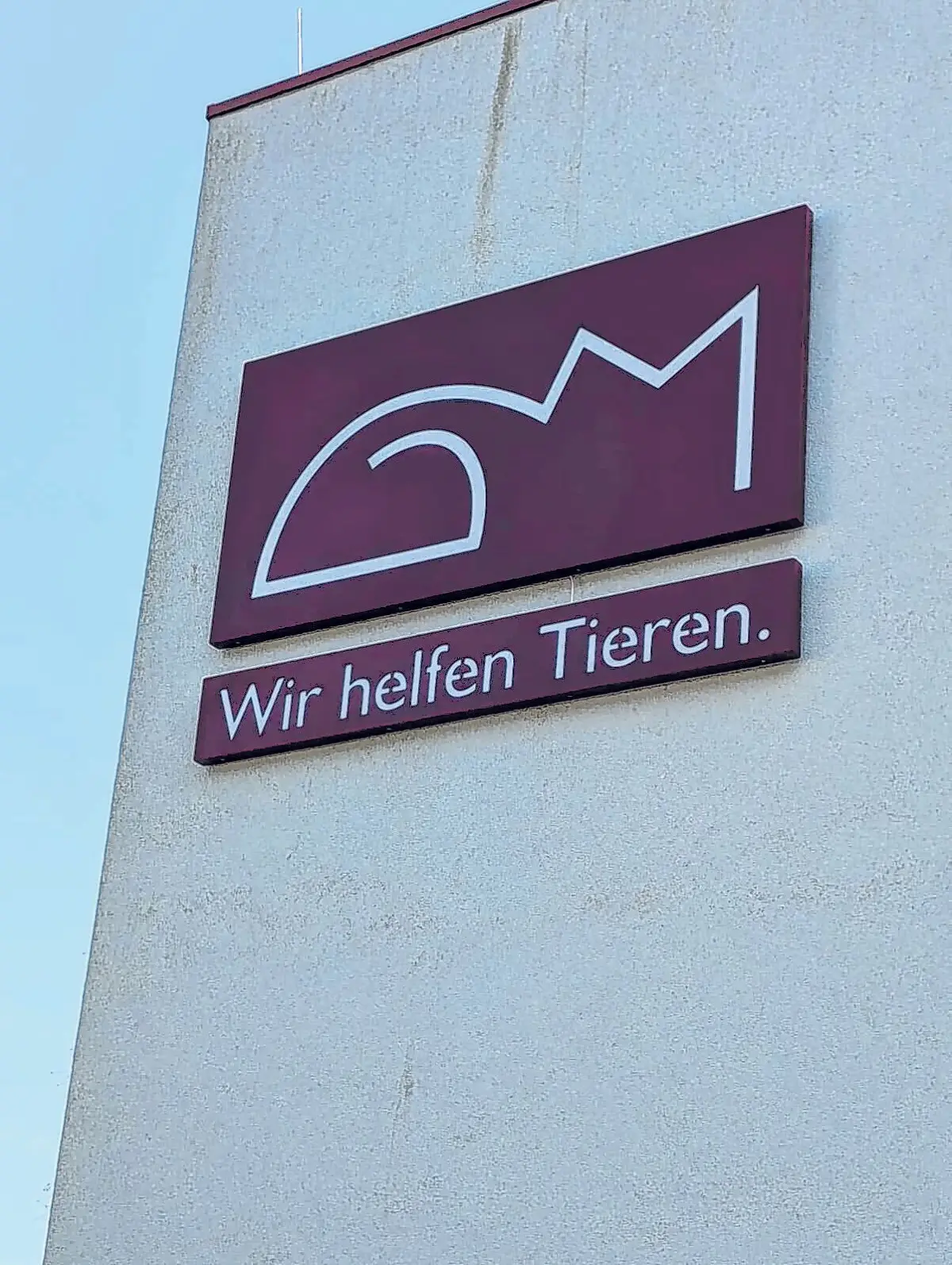 Ein klarer Anspruch: Seit 35 Jahren steht die Arbeit der Klinik im Zeichen der medizinischen Versorgung von Tieren.