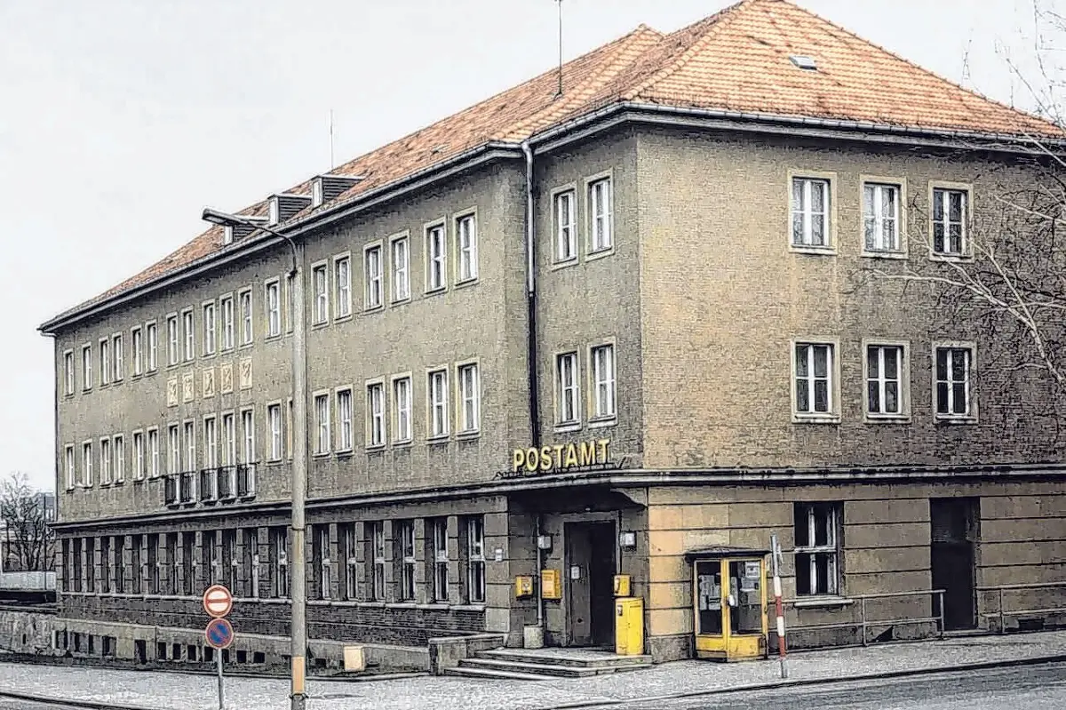 So kennen viele das Postgebäude noch, wie es zu DDR-Zeiten stand.