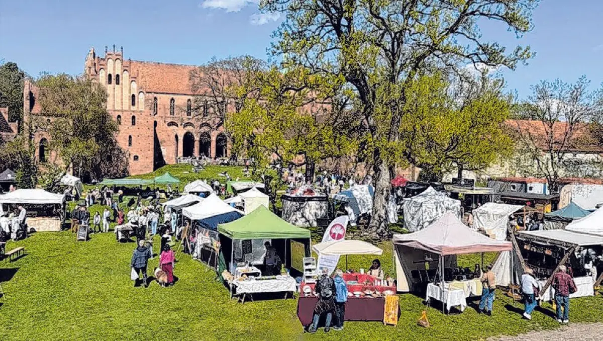 Zu den österlichen Highlights in der Region gehört der Ostermarkt am Kloster Chorin.