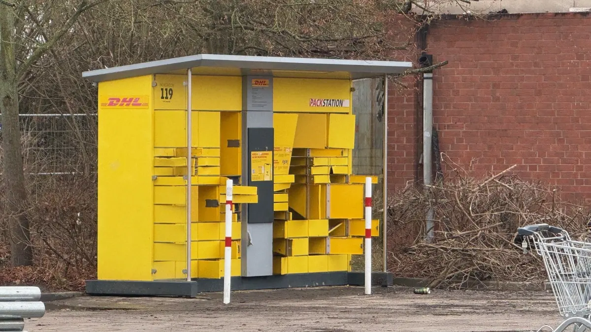 Diebe plündern DHL Packstation in Zehdenick