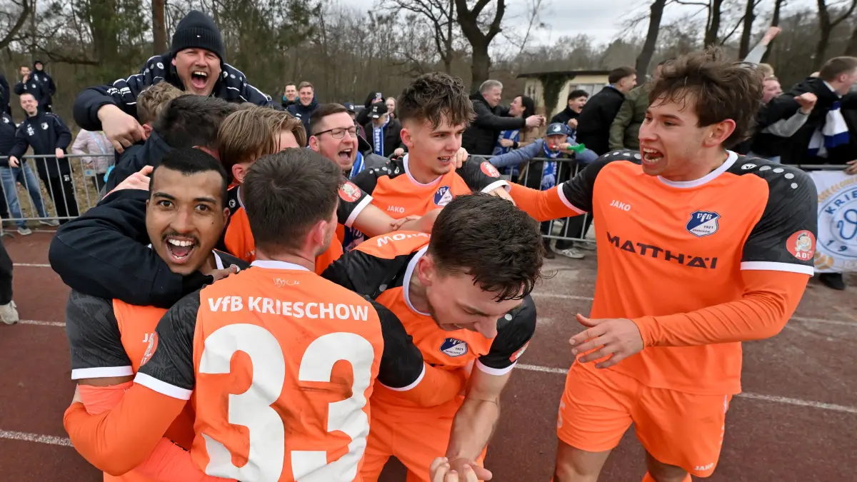 Stahnsdorf , 28.03.2026, Fussball, Landespokal Brandenburg, Halbfinale, RSV Eintracht 1949 Stahnsdorf - VfB 1921 Krieschow, Miguel Pereira Rodrigues, Jubel nach dem Tor zum 0:2, Foto: Ottmar Winter