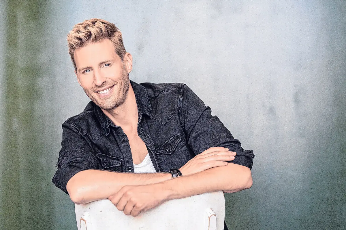 Die Leitung der Tournee übernimmt der beliebte TV-Moderator und Entertainer Maximilian Arland. ⇥Foto: Markus Nass