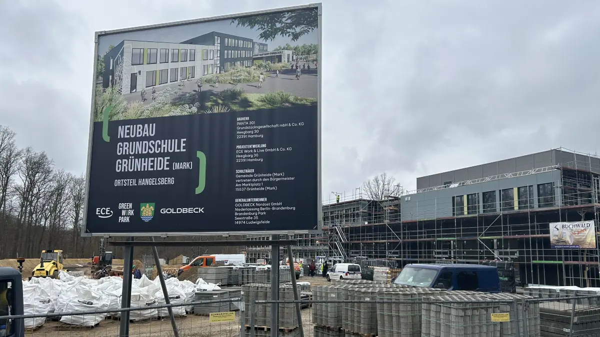 Die neue Grundschule im Grünheider Ortsteil Hangelsberg soll im Sommer eröffnen. Um das zu schaffen, hat die Gemeinde einen wichtigen Beschluss gefasst.