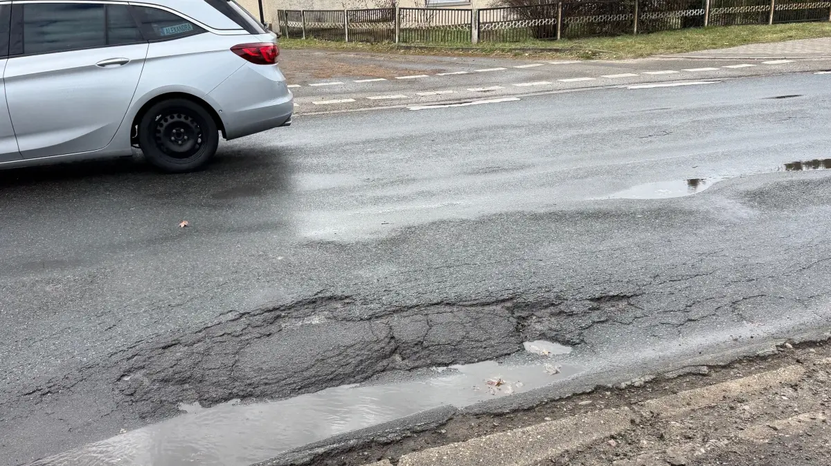 L22 Ortsdurchfahrt Badingen deformierte Fahrbahn