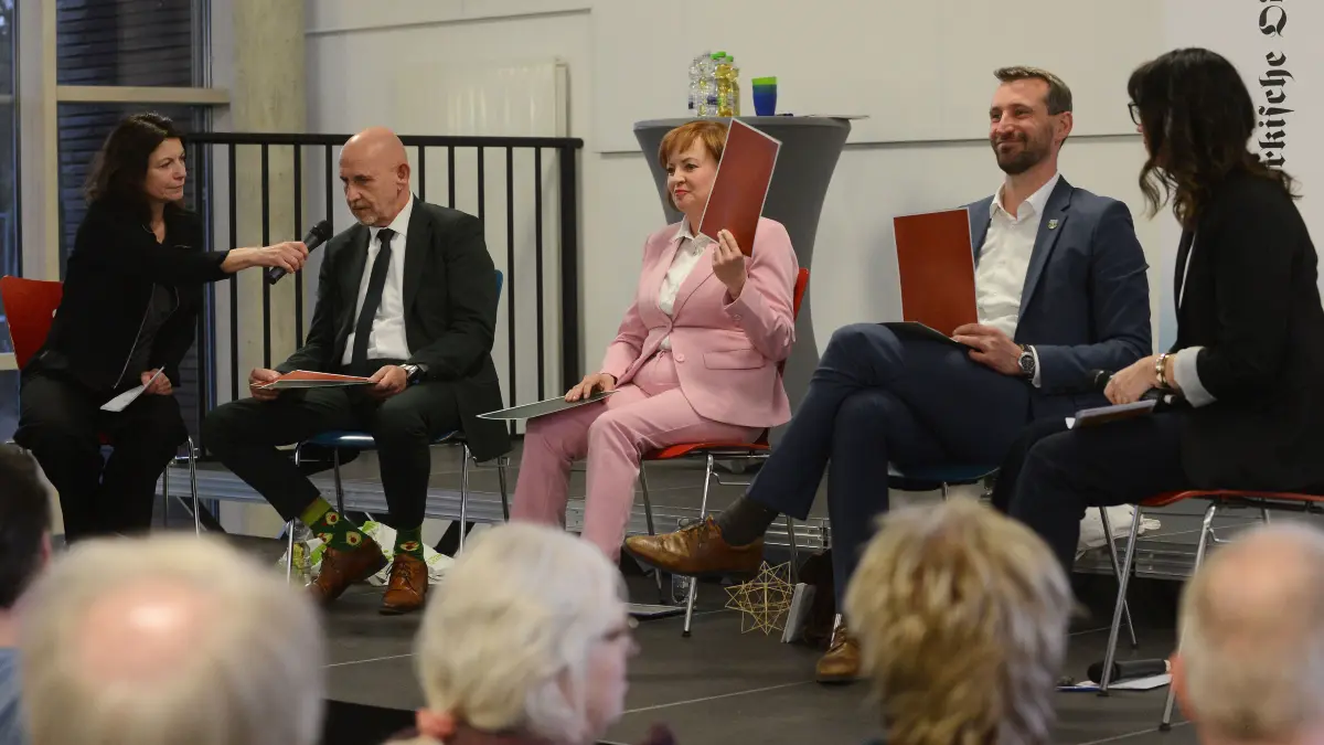 Buergermeister-Kandidaten fuer Panketal in der Mensa Zepernick . am 27.03.2026