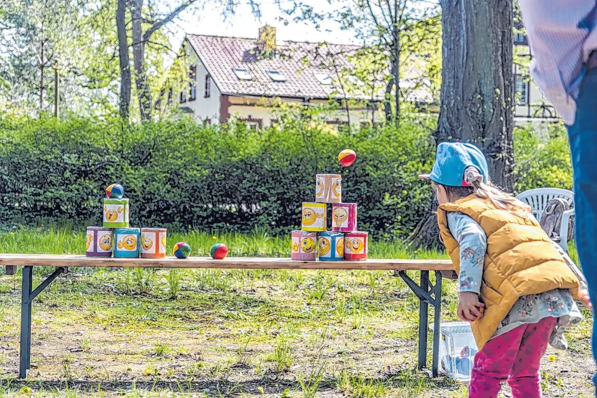 Ob das ein Treffer wird? Auch in diesem Jahr sind an den Spielstationen Zielgenauigkeit, Geduld und Konzentration gefragt. Und Spaß macht’s dank einer großen Vielfalt an Angeboten auch noch! Für die Stärkung hinterher gibt’s natürlich ebenfalls etwas.